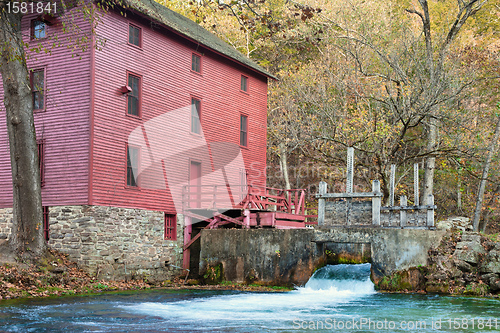 Image of alley spring mill house