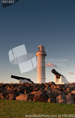 Image of lighthouse and cannons at wollongong