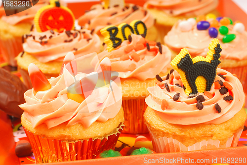 Image of Halloween cupcakes on a serving tray