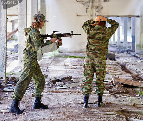 Image of Women in war - the prisoner