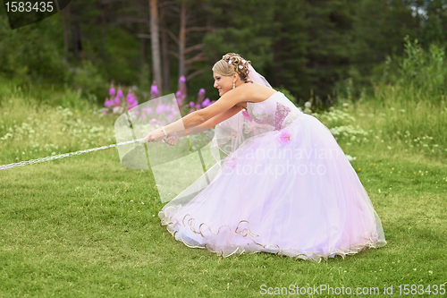 Image of Funny bride pulls the chain