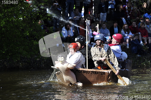 Image of A funny boat race