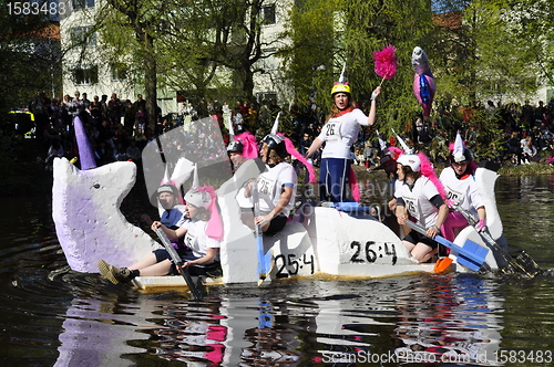 Image of A funny boat race