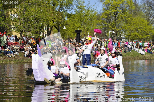 Image of A funny boat race