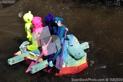 Image of A funny boat race