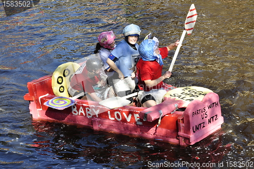 Image of A funny boat race