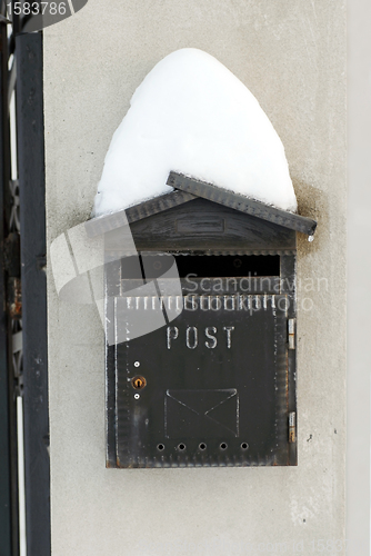 Image of Snow on mail post box