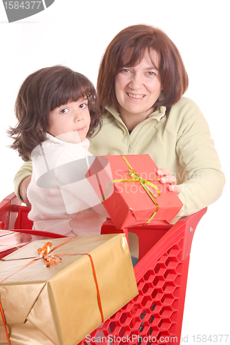 Image of mother and daughter and the shopping cart