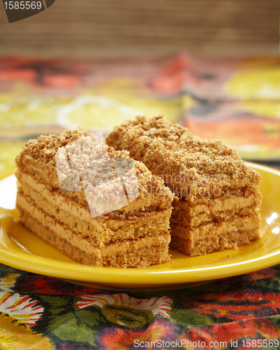 Image of two slices of honey cake