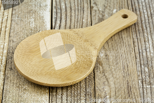 Image of empty bamboo spoon