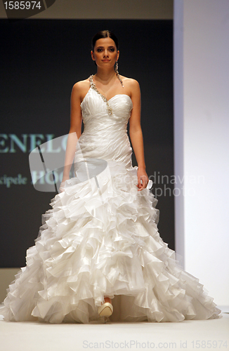 Image of Wedding dresses fashion show 
