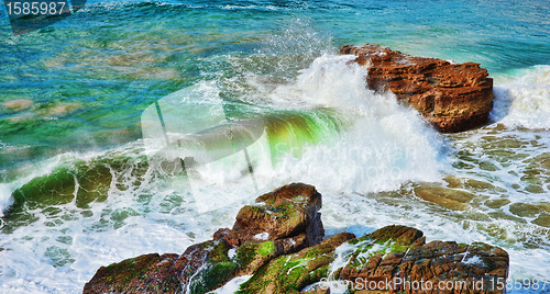 Image of ocean waves on rocks