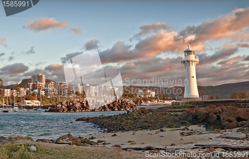 Image of lighthouse sunrise at wollongong