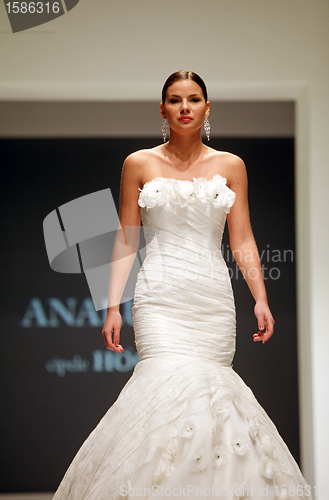 Image of Wedding dresses fashion show  