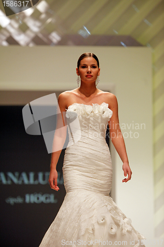 Image of Wedding dresses fashion show 