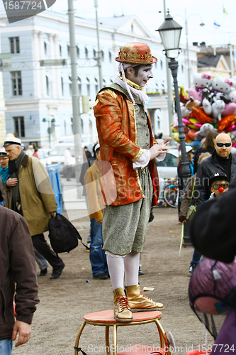 Image of An unidentified street performer mime