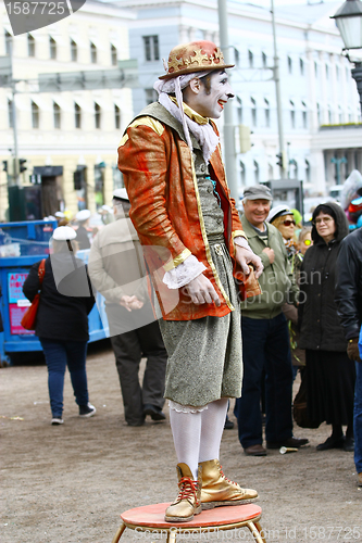 Image of An unidentified street performer mime