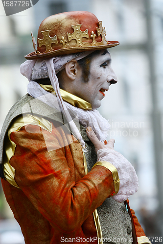 Image of An unidentified street performer mime