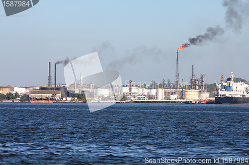 Image of Refinery pollution