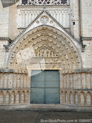 Image of Cathedral door and tympanum.