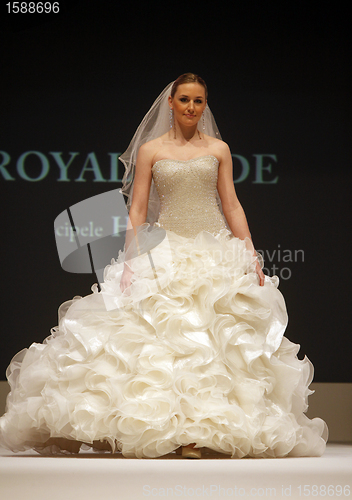 Image of Wedding dresses fashion show 