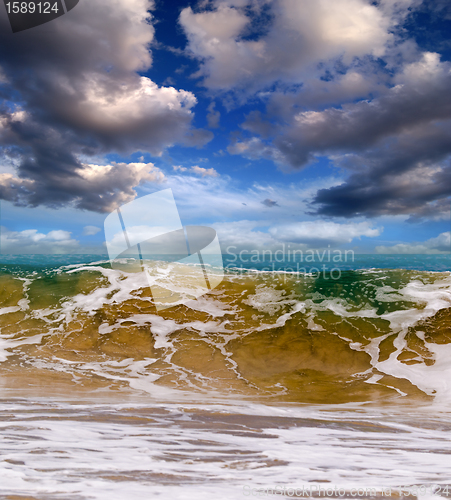 Image of ocean waves tsunami