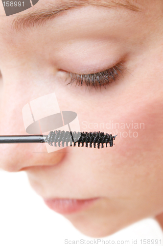 Image of Applying Mascara