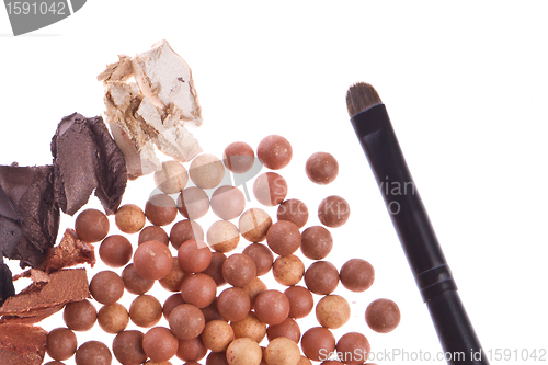Image of bronzing pearls with cream eyeshadows