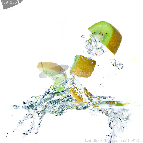 Image of kiwi splashing