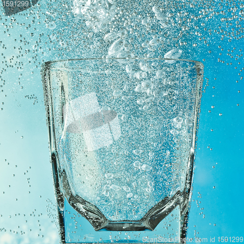 Image of glass with bubbles