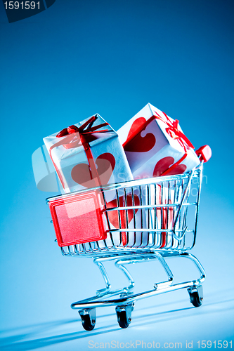 Image of shopping cart ahd gift