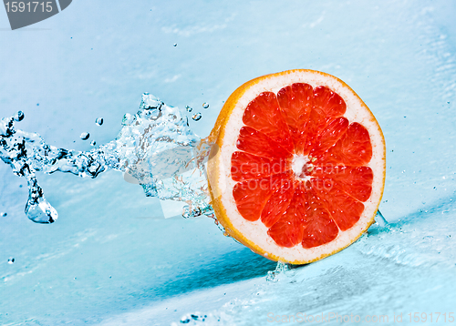 Image of grapefruit and water