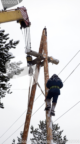 Image of Electrical work at the height of winter