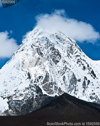Image of Pumo ri and Kala Patthar mountains in Himalayas