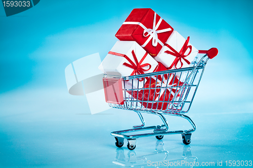 Image of shopping cart ahd gift