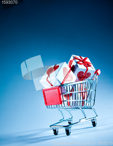 Image of shopping cart ahd gift