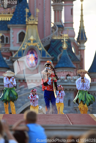 Image of Goofy and dancers