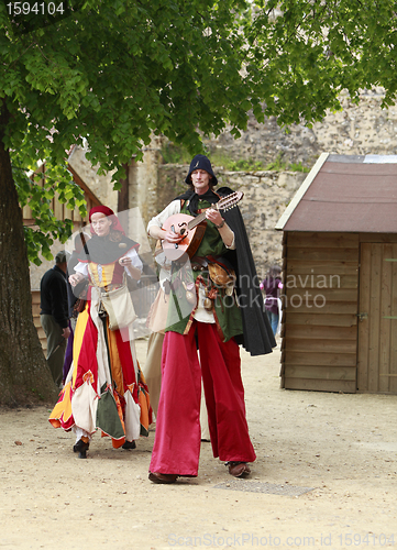 Image of Troubadours on stilts