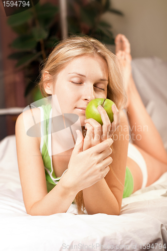 Image of beautyful woman with green apple