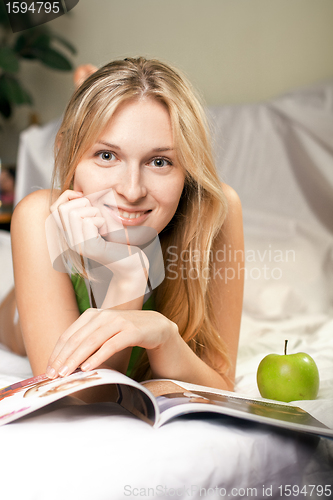 Image of beautyful woman with green apple