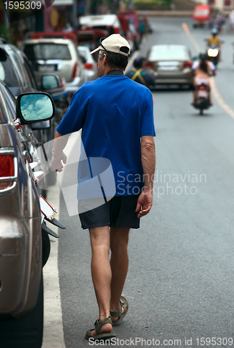 Image of Walking man.