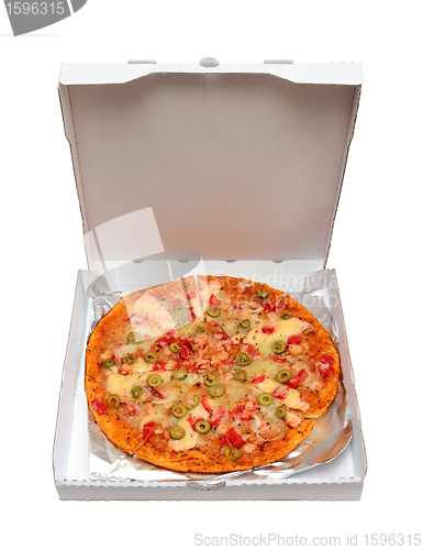 Image of pizza with seafood in box