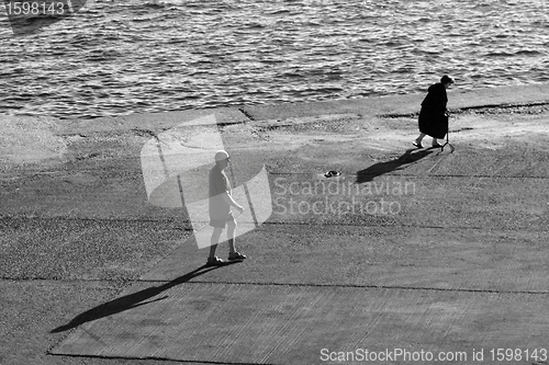 Image of tourists on the beach