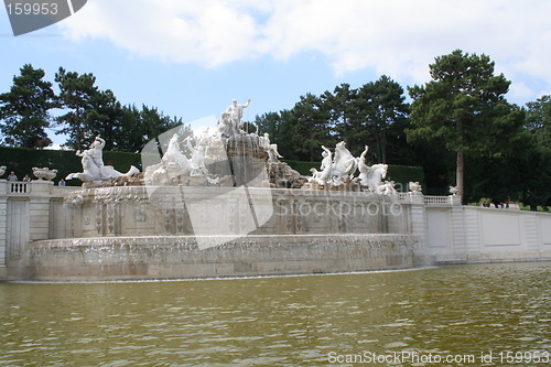 Image of Fontain at Schönbrunn castle