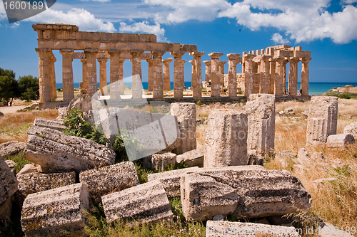 Image of Greek temple in Selinunte