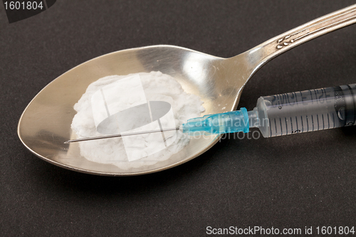 Image of Syringe, spoon and heroin