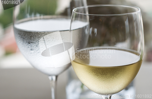 Image of White wine and water