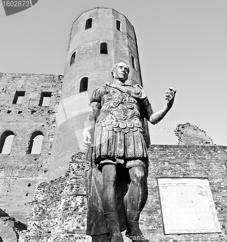 Image of Roman statue of Augustus