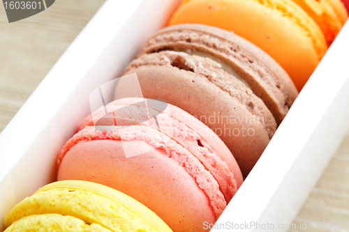 Image of macaroon in box