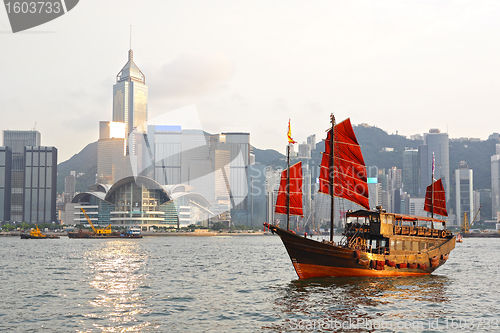 Image of Hong Kong harbour with tourist junk